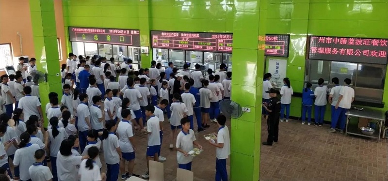 最新的智慧食堂，人工智能刷臉消費(fèi)，靠臉吃飯的團(tuán)餐時(shí)代就在您的身邊！