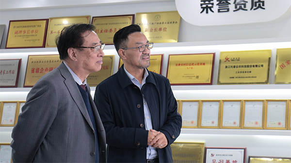 中國(guó)農(nóng)業(yè)科學(xué)院原院長(zhǎng)、中國(guó)農(nóng)業(yè)國(guó)際合作促進(jìn)會(huì)名譽(yù)會(huì)長(zhǎng)翟虎渠蒞臨托普云農(nóng)考察指導(dǎo)