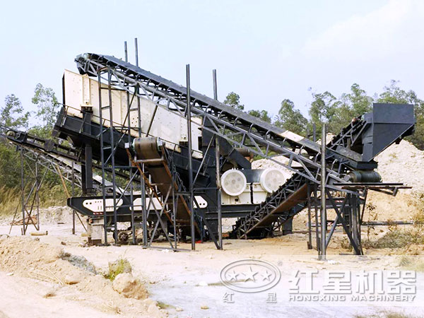 移動(dòng)顎破作業(yè)現(xiàn)場