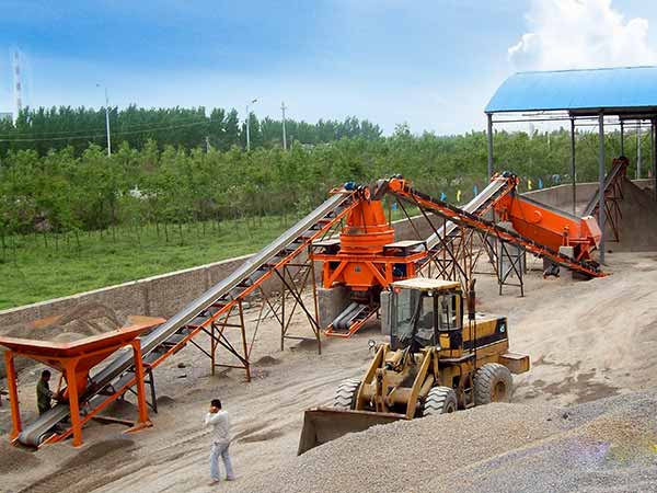 時產(chǎn)300噸機制砂機器生產(chǎn)現(xiàn)場 時產(chǎn)300噸機制砂機器生產(chǎn)現(xiàn)場