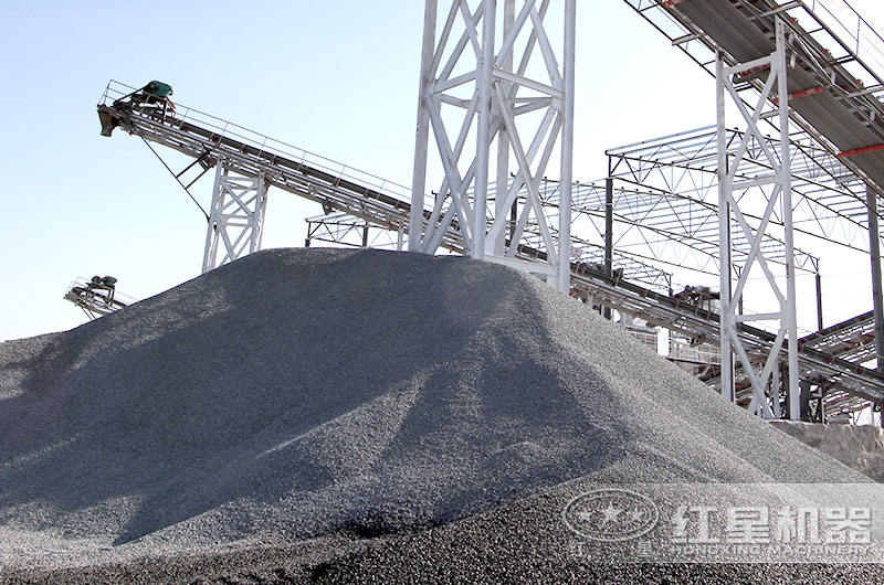 青石制砂生產(chǎn)現(xiàn)場(chǎng) 青石制砂生產(chǎn)現(xiàn)場(chǎng)